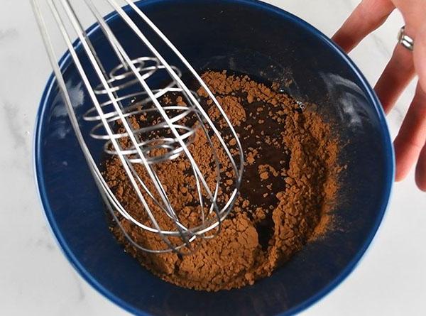 Strawberry Chocolate Mousse Cups (V) - Step 4